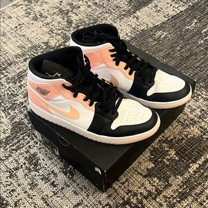 Air Jordan 1 Mid Shoes
